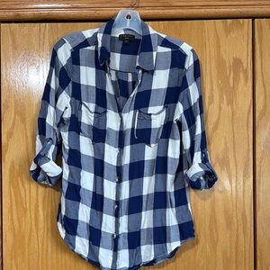 Women’s medium Tinsel Blue Plaid Button-Up Shirt
